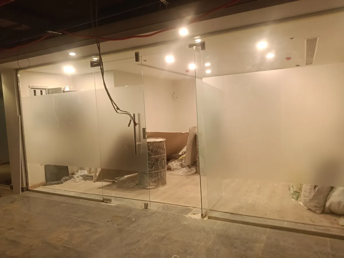 زجاج سيكوريت في البحيرة